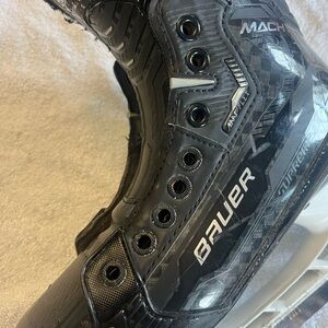 Bauer Mach Supreme Ice Hockey Skates in Black. Intermediate size 5:Fit 1.